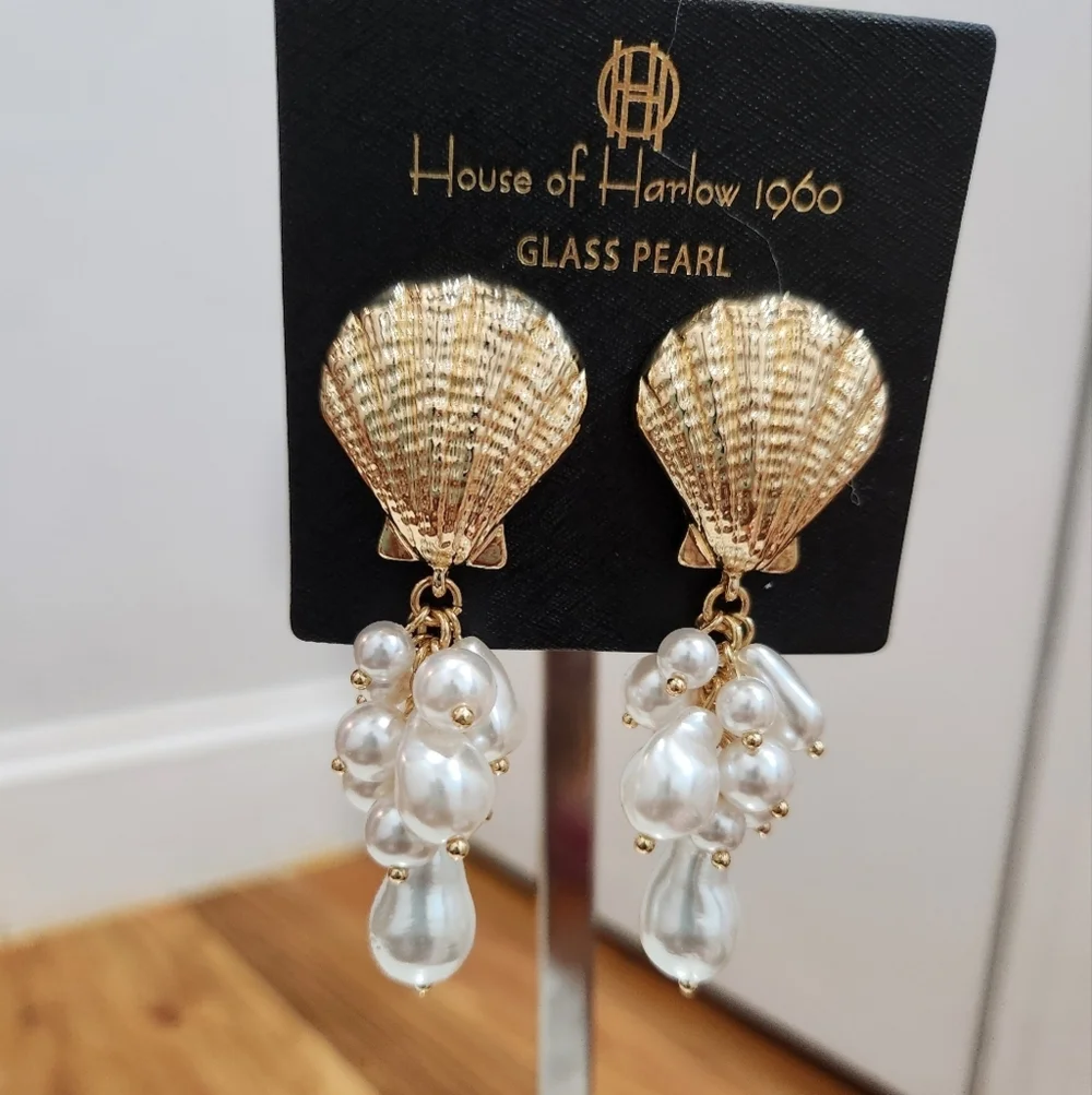 💛🔹️ House of Harlow 🔹️1960 Golden tone Sea shell Cluster  pearls earrings